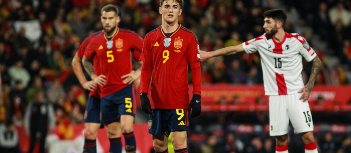 Gavi instantes antes de lesionarse en el partido ante Georgia