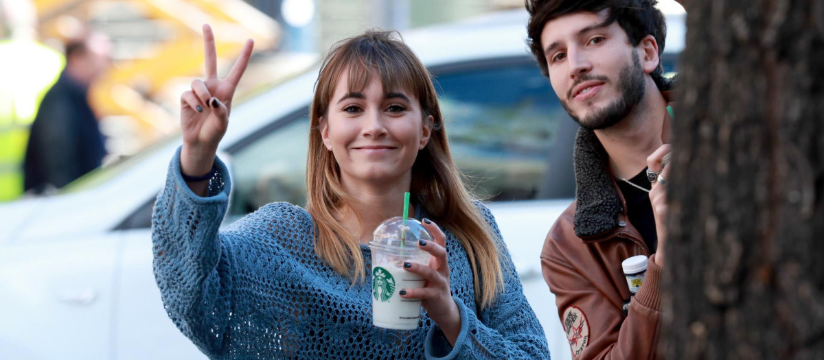 Sebastián Yatra y Aitana Ocaña por las calles de Madrid