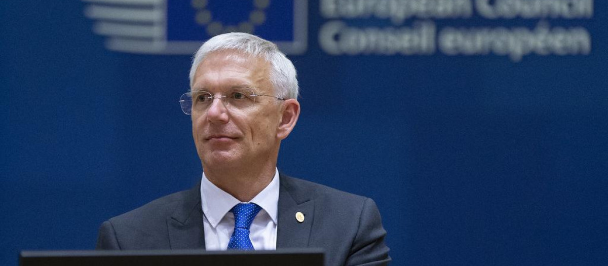 El ministro de Exteriores de Letonia, Krisjani Karins, ha propuesto una medida que eliminaría al candidato más fuerte