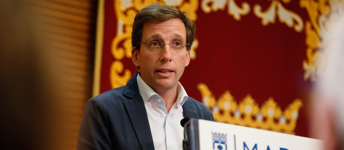 El alcalde de Madrid, José Luis Martínez-Almeida, en la jornada de natalidad