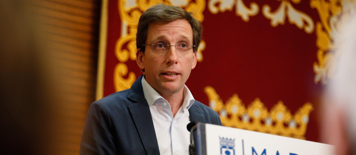 El alcalde de Madrid, José Luis Martínez-Almeida, en la jornada de natalidad