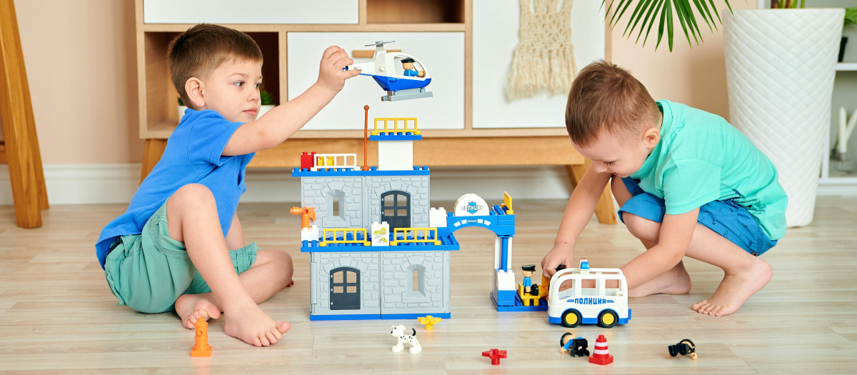 Niños jugando juntos