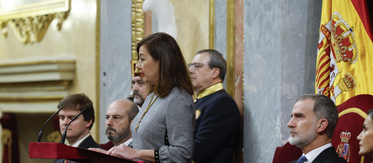 Francina Armengol pronuncia su discurso en presencia del Rey