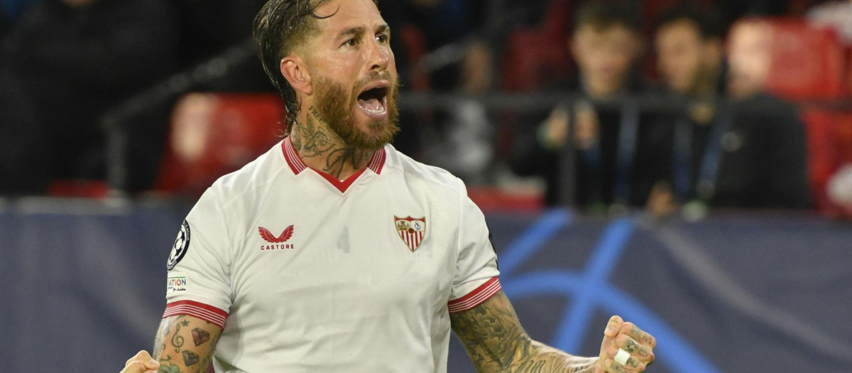 Sergio Ramos celebra su gol ante el PSV