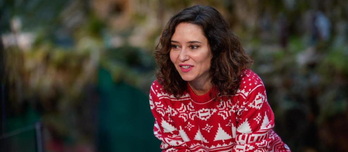 La presidenta de la Comunidad de Madrid con su jersey navideño