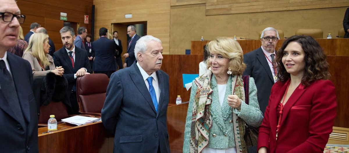 El exalcalde de Madrid, Alberto Ruiz-Gallardón; el expresidente de la Comunidad de Madrid, Joaquín Leguina; la expresidenta de la Comunidad de Madrid Esperanza Aguirre y la presidenta de la Comunidad de Madrid, Isabel Díaz Ayuso