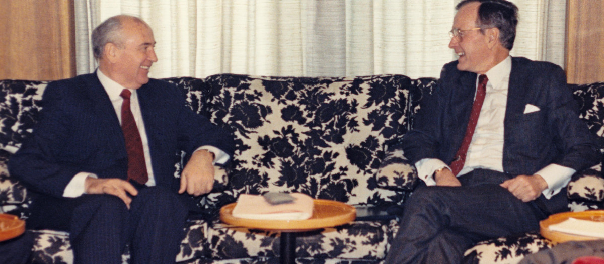 George H.W. Brush y Mijaíl Gorbachov durante uno de los encuentros de la Cumbre de Malta