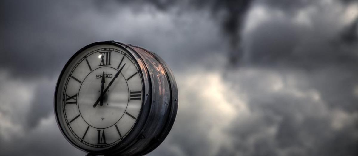 Un reloj de calle antiguo