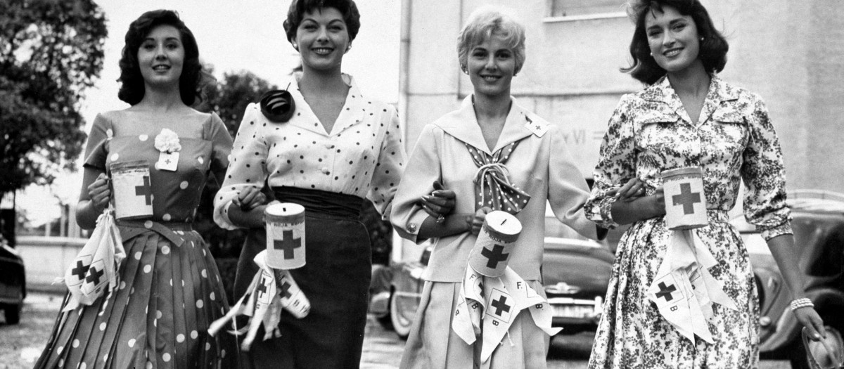 Concha Velasco, a la izquierda de la imagen, era una de Las chicas de la Cruz Roja, una de sus primeras películas