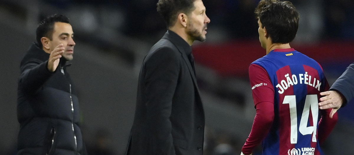 Simeone y Joao Félix, a metros de distancia cuando el jugador fue cambiado