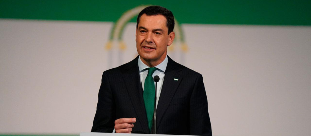 El presidente de la Junta de Andalucía, Juanma Moreno, en el Día de la Bandera andaluza