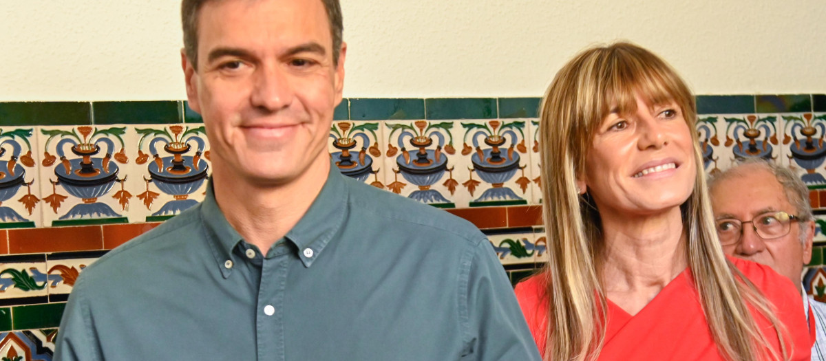 Spanish President Pedro Sanchez and Begoña Gomez during Spanish General Elecctions in Madrid on Sunday, 23 July 2023.