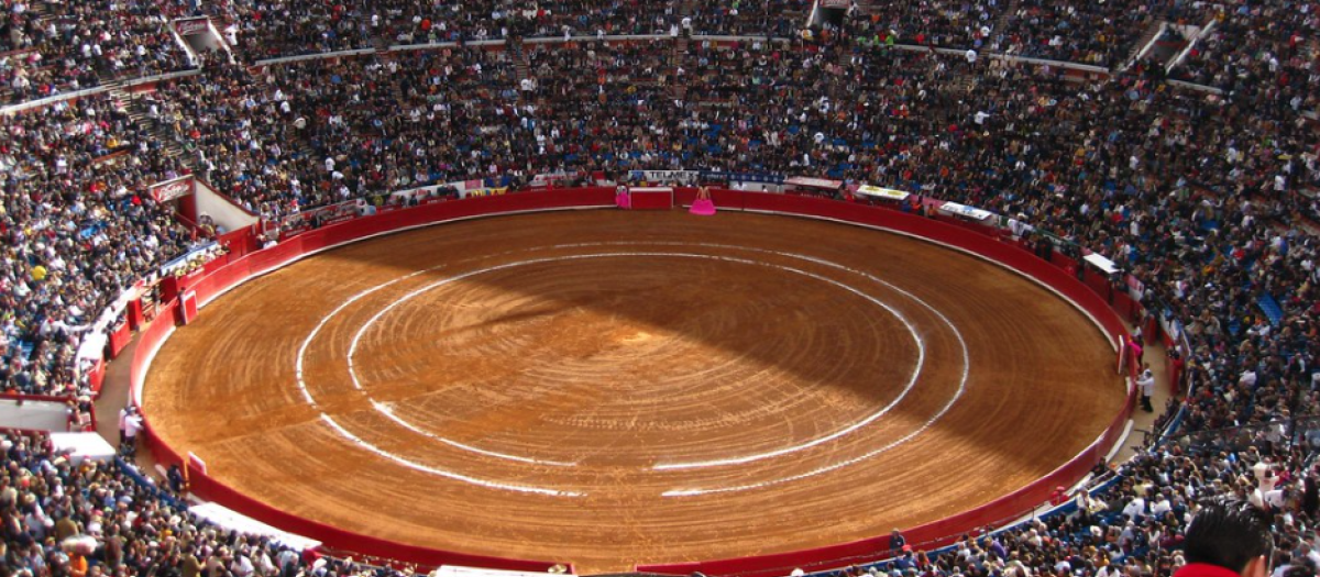 La Plaza Monumental de México durante un festejo