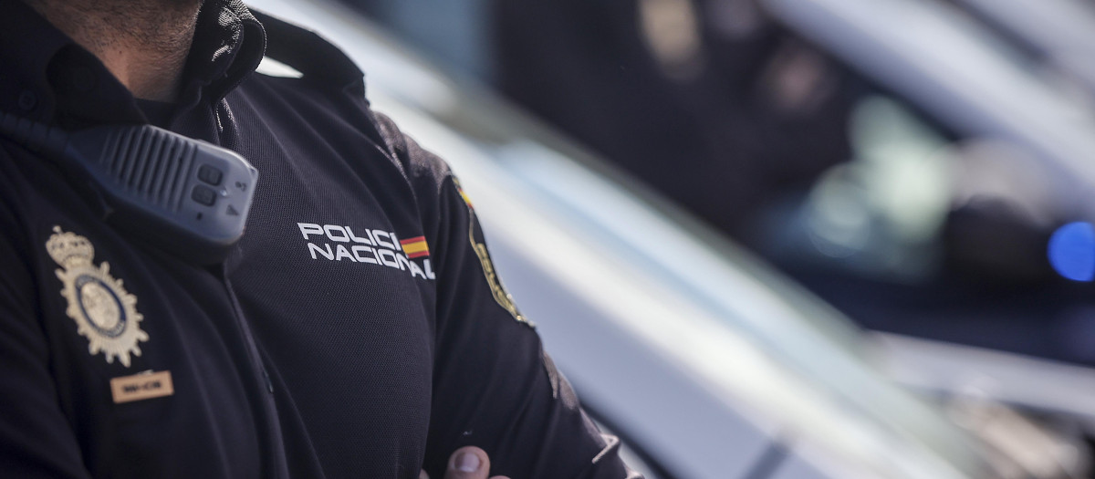 Un agente de la Policía Nacional en la Comunidad Valenciana, este noviembre