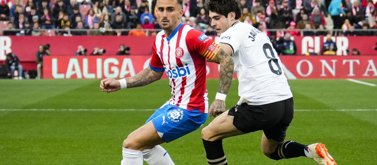 El centrocampista del Girona Aleix García en el partido frente al Valencia