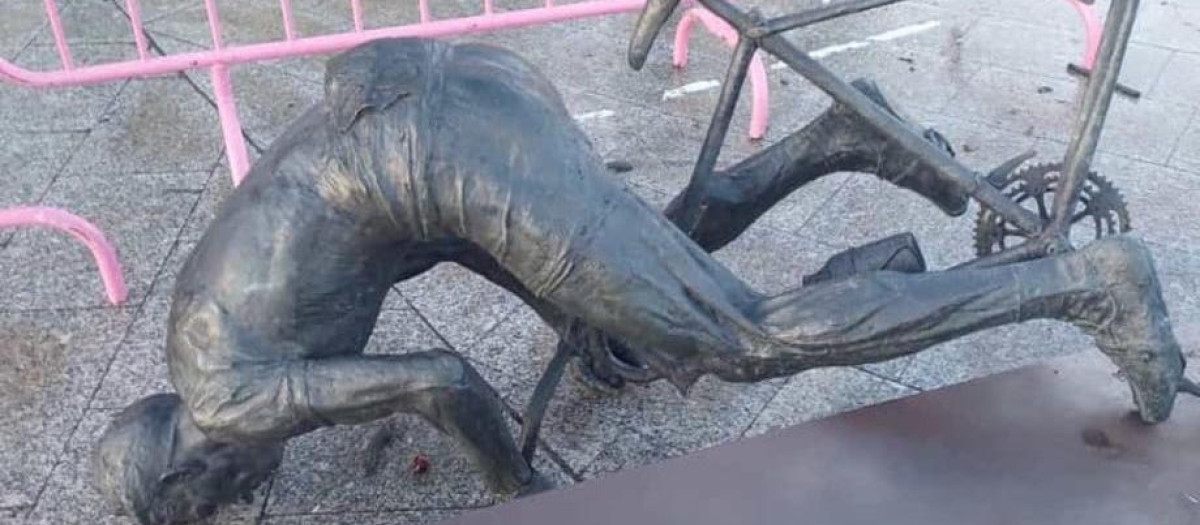 La estatua de Bahamontes en Toledo, víctima del vandalismo.