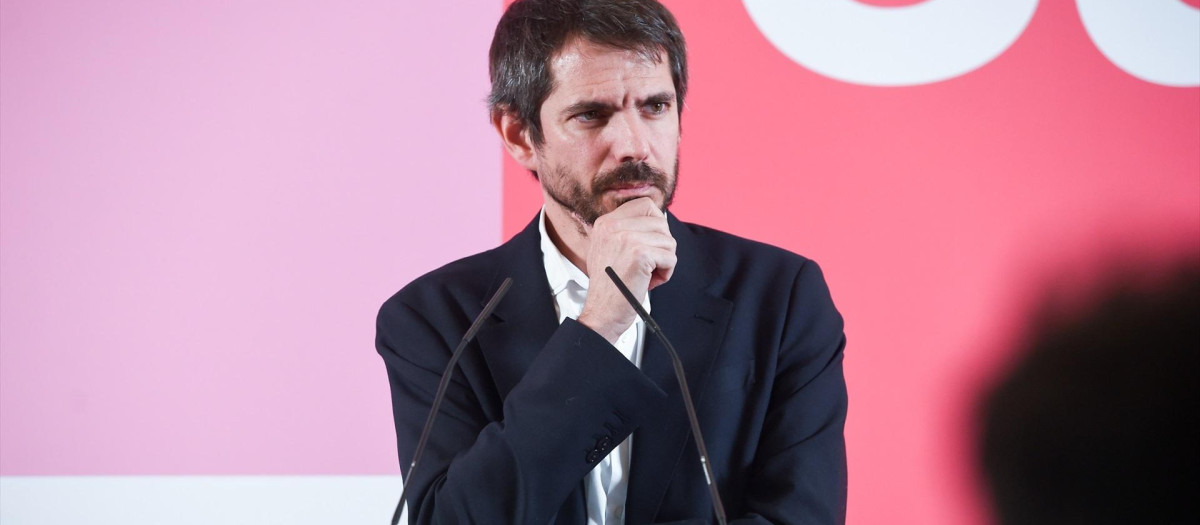 El ministro de Cultura y portavoz de Sumar, Ernest Urtasun, durante una rueda de prensa, en el espacio Rastro, a 11 de diciembre de 2023, en Madrid (España). Durante la comparecencia, Urtasun ha acusado de "transfuguismo” a los cinco diputados de Podemos, que se marcharon al Grupo Mixto el pasado martes, 5 de diciembre. Además, ha lamentado y condenado el bloqueo de Estados Unidos al alto el fuego humanitario en Gaza y ha hablado sobre la COP28.
11 DICIEMBRE 2023;SUMAR;PODEMOS;TRANSFUGUISMO;CONGRESO;DIPUTADOS;
Gustavo Valiente / Europa Press
11/12/2023