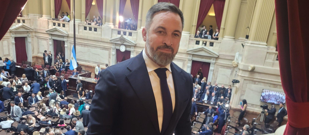 Abascal en la toma de posesión de Javier Milei como presidente de Argentina