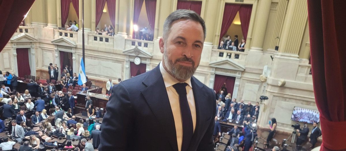 Abascal en la toma de posesión de Javier Milei como presidente de Argentina
