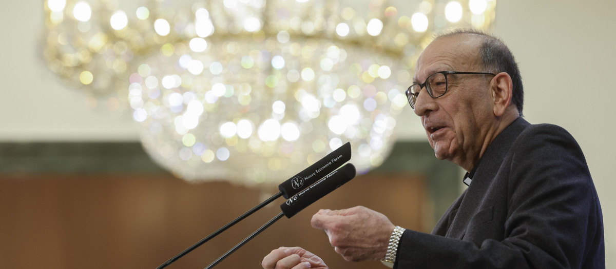 El presidente de la Conferencia Episcopal Española, Juan José Omella durante su intervención en el desayuno del Forum Europa