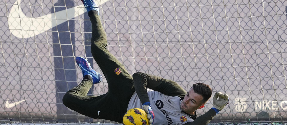 Peña en un entrenamiento con el Barcelona