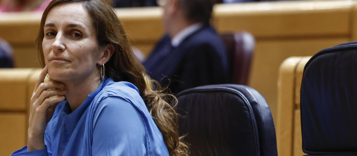 La ministra de Sanidad, Mónica García, durante la sesión de Control al Gobierno celebrada este martes por el pleno del Senado