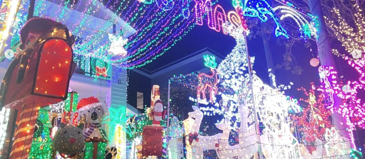 Casa australiana decorada de para Navidad