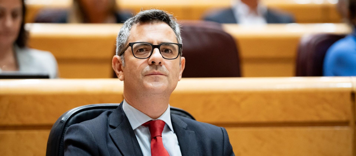 El ministro de la Presidencia, Justicia y Relaciones con las Cortes, Félix Bolaños, asiste a una sesión plenaria, en el Senado, a 12 de diciembre de 2023, en Madrid (España). Tras el Pleno del Congreso donde se ha realizado el primer debate de la proposición de Ley de Amnistía registrada por el PSOE, Juan Espadas, líder del grupo socialista en el Senado, ha solicitado a la Mesa del Senado, donde el PP tiene mayoría absoluta, que reconsidere la petición que hizo la semana pasada al Consejo General del Poder Judicial (CGPJ) de un informe sobre la proposición de ley de amnistía. La Mesa del Senado, con mayoría 'popular', acordó la semana pasada acceder a la petición de Vox para solicitar al CGPJ y al Consejo Fiscal que redacten un informe sobre la ley de amnistía registrada en el Congreso.  Esta ley de amnistía no cuenta con informes preceptivos al tratarse de una proposición de ley registrada en el Congreso, aunque desde el PP buscaban que los órganos como el CGPJ se pronunciaran sobre la constitucionalidad de esta norma.
12 DICIEMBRE 2023;SENADO;AMNISTÍA
Diego Radamés / Europa Press
12/12/2023