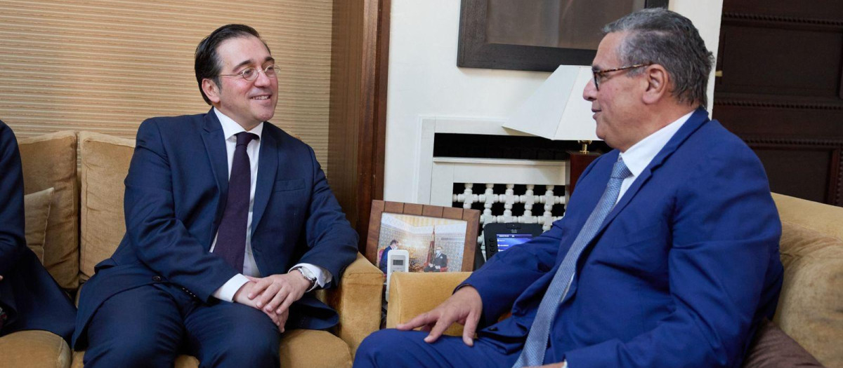 El ministro de Asuntos Exteriores, Unión Europea y Cooperación, José Manuel Albares, se reúne con el primer ministro de Marruecos, Aziz Ajanuch, durante su visita a Rabat