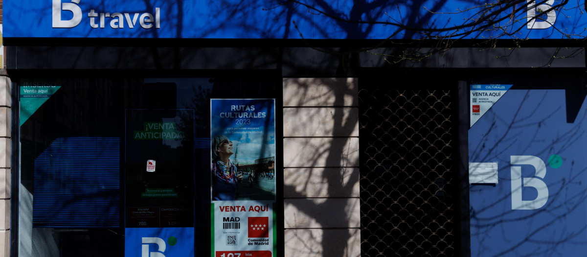 Fachada de una agencia de viajes