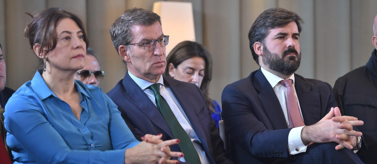 El presidente del PP, Alberto Núñez Feijóo (c), mantiene un encuentro con el Consejo Asesor de la Fundación Reformismo 21