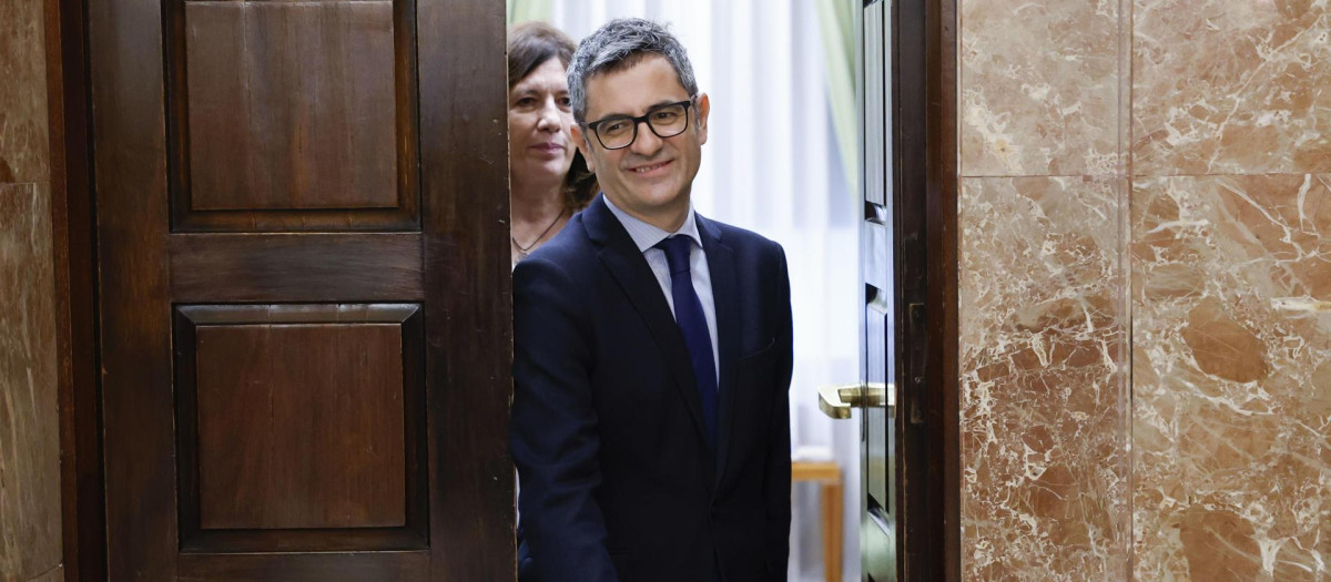 MADRID, 14/12/2023.- El ministro de Presidencia, Justicia y Relaciones con las Cortes, Félix Bolaños, a su llegada al acto institucional de conmemoración del 30 aniversario de la Agencia Española de Protección de Datos (AEPD), este jueves en Madrid. EFE/ Zipi