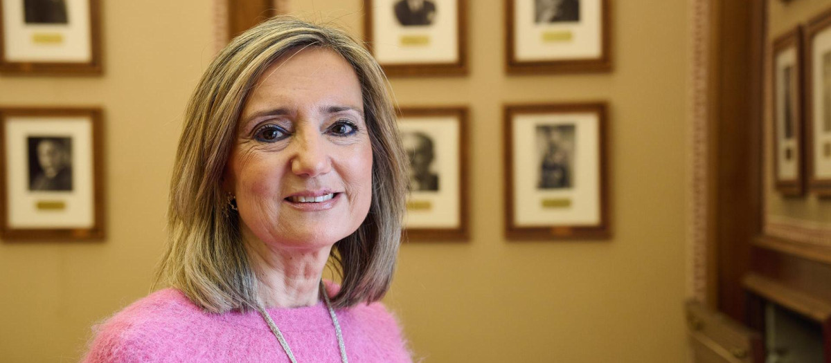 La alcaldesa de Pamplona Cristina Ibarrola en su despacho del Ayuntamiento