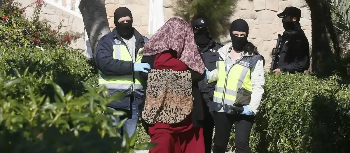 Agentes de la Policía en una operación contra el yihadismo en una imagen de archivo