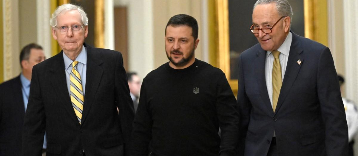 Zelenski junto a los líderes republicano y demócrata en el senado