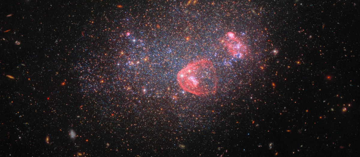 El telescopio Hubble capta una galaxia similar a una brillante bola de ...