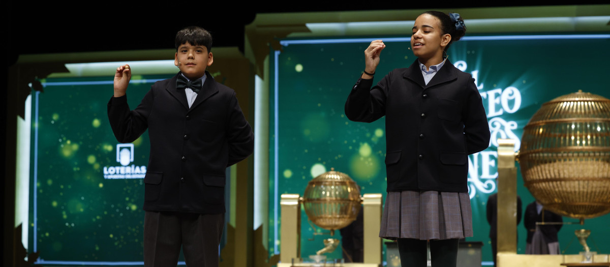 Dos niños de San Ildefonso cantan el primer quinto premio del sorteo