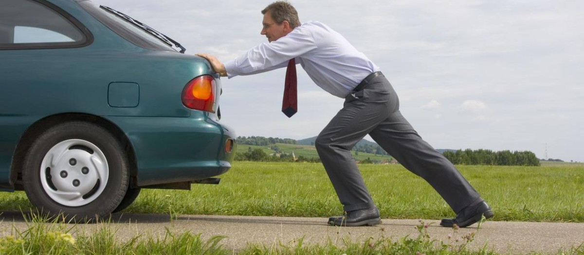 Cuando empujas un coche así no tienes el menor control sobre la dirección