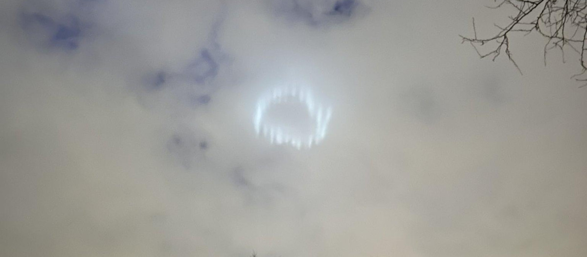 Extraño anillo en el cielo de la ciudad italiana