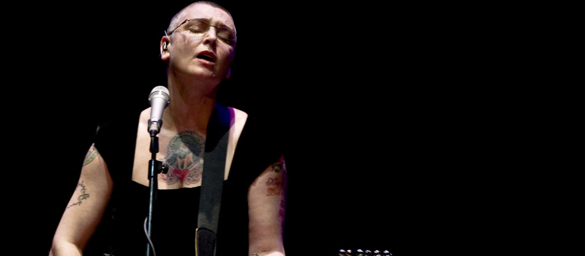En julio falleció Sinéad O'Connor, estrella irlandesa de los 90, a los 56 años. Su muerte llegó apenas 18 meses después de que su hijo Shane falleciera a los 17 años de edad.
