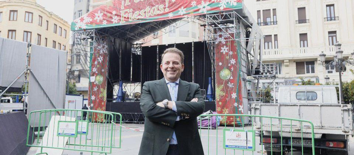 El delegado de Fiestas y Tradiciones Populares, Julián Urbano, en la plaza de las Tendillas