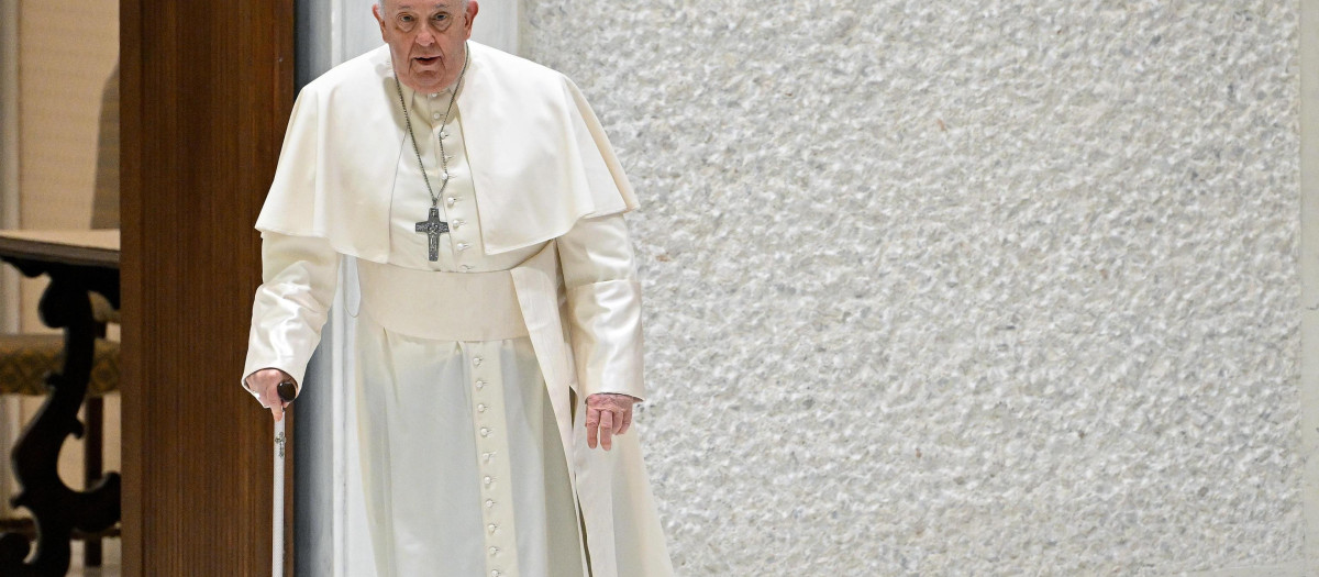El Papa ha entrado caminando a la audiencia general del 3 de enero, la primera de 2024