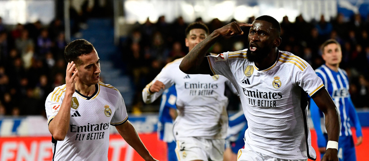 Lucas Vázquez y Antonio Rüdiger, dos de los pocos defensas disponibles para Ancelotti