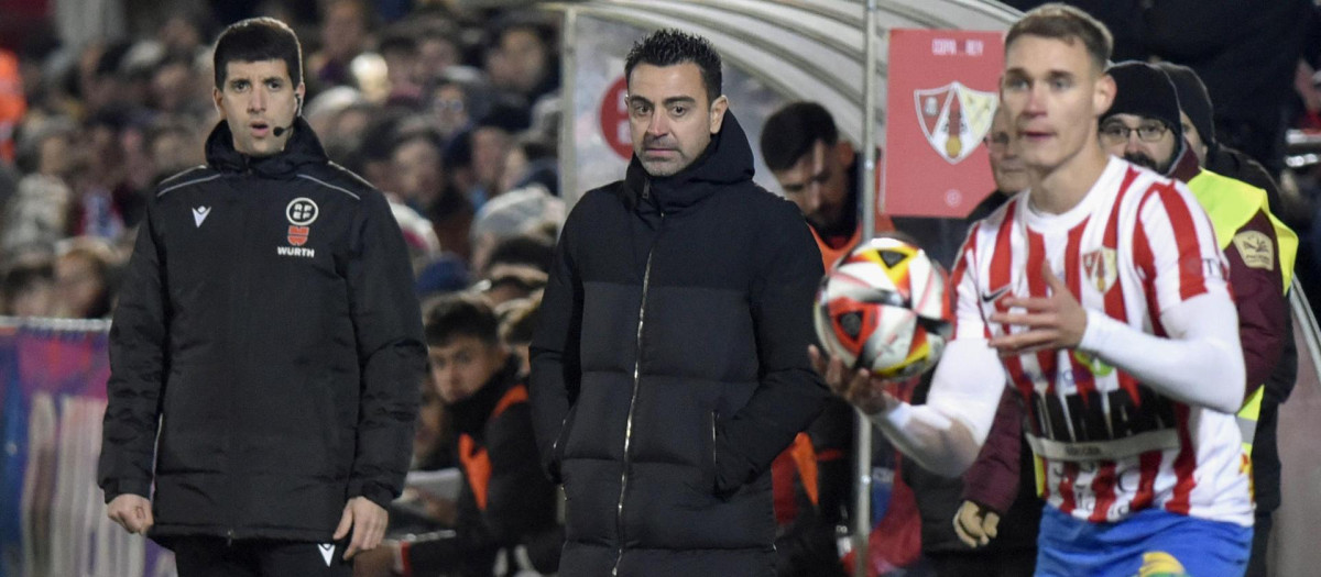 Xavi Hernández durante el partido de Copa frente al Barbastro