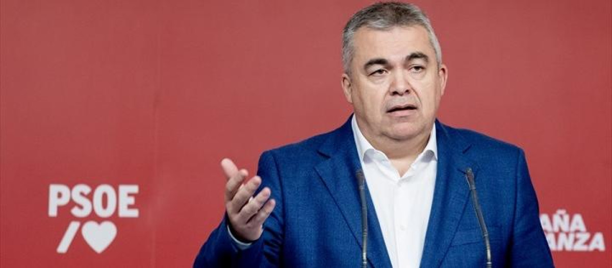 El secretario de Organización del PSOE, Santos Cerdán, durante una rueda de prensa posterior a la reunión de la Comisión Ejecutiva Federal del PSOE, en la sede del PSOE en Ferraz, a 8 de enero de 2024, en Madrid (España). La comisión es el órgano ejecutivo del PSOE. Aprueba los documentos políticos de la organización, realiza el seguimiento de la acción de gobierno y dirige y coordina la actividad cotidiana del partido.
08 ENERO 2024;REUNIÓN;PSOE;PARTIDO;SOCIALISTA;OBRERO;ESPAÑOL;FERRAZ;SEDE;
Carlos Luján / Europa Press
08/1/2024