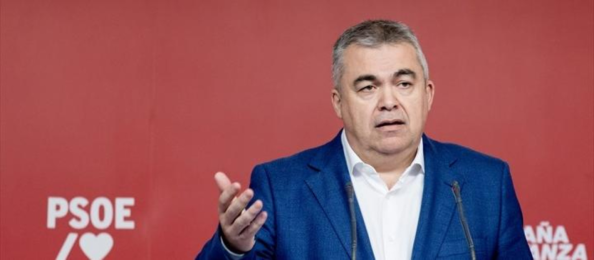 El secretario de Organización del PSOE, Santos Cerdán, durante una rueda de prensa posterior a la reunión de la Comisión Ejecutiva Federal del PSOE, en la sede del PSOE en Ferraz, a 8 de enero de 2024, en Madrid (España). La comisión es el órgano ejecutivo del PSOE. Aprueba los documentos políticos de la organización, realiza el seguimiento de la acción de gobierno y dirige y coordina la actividad cotidiana del partido.
08 ENERO 2024;REUNIÓN;PSOE;PARTIDO;SOCIALISTA;OBRERO;ESPAÑOL;FERRAZ;SEDE;
Carlos Luján / Europa Press
08/1/2024