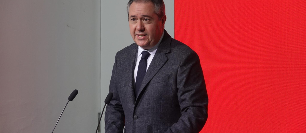 El secretario general del PSOE andaluz, Juan Espadas, en rueda de prensa