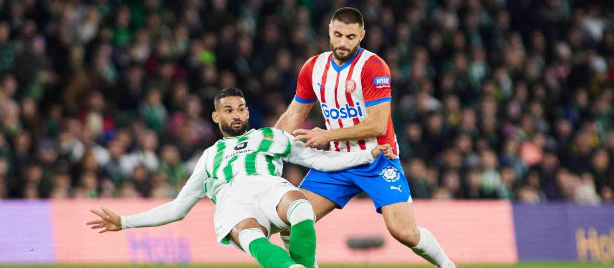 David López en un encuentro con el Girona