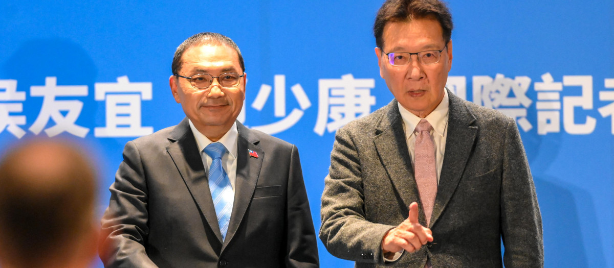 El candidato presidencial Hou Yu-ih y vicepresidencial Jaw Shaw-kong del opositor KMT de Taiwán
