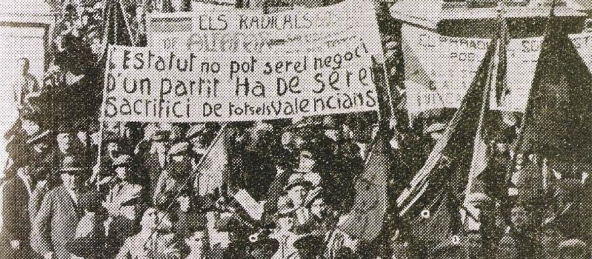 Una manifestación por el Estatuto de Autonomía en Alzira, Valencia, en 1932